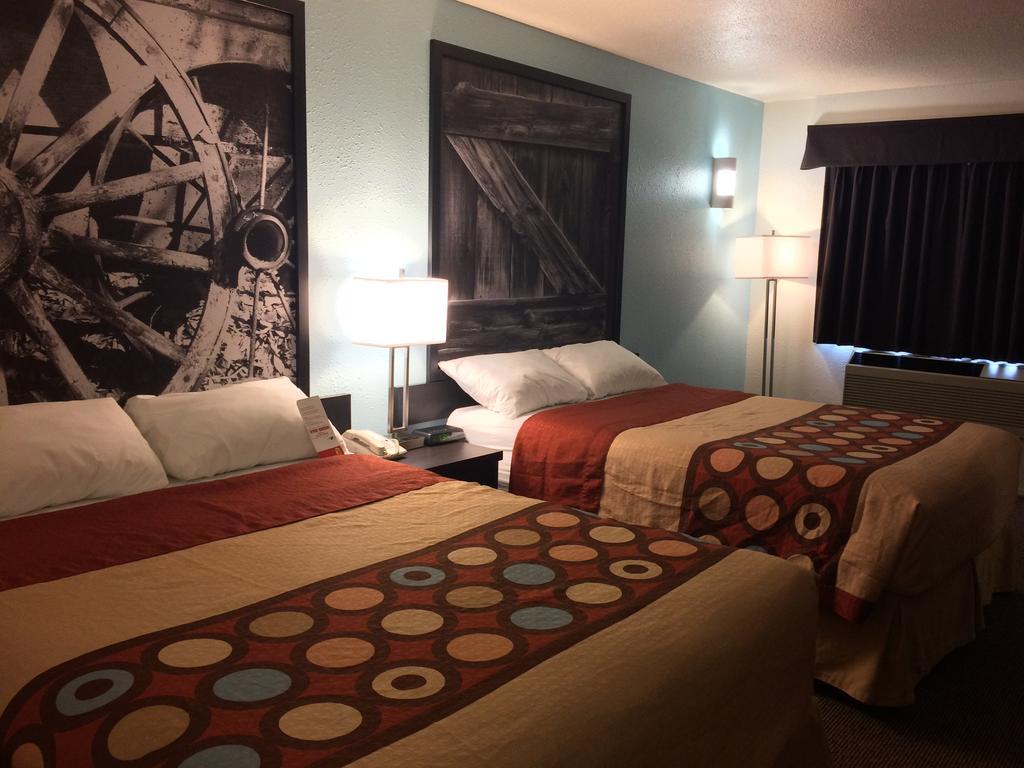 Super 8 By Wyndham Strathmore Rom bilde